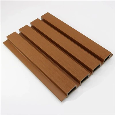 Secong -sukupolvi kohokuvioitu seinäverho